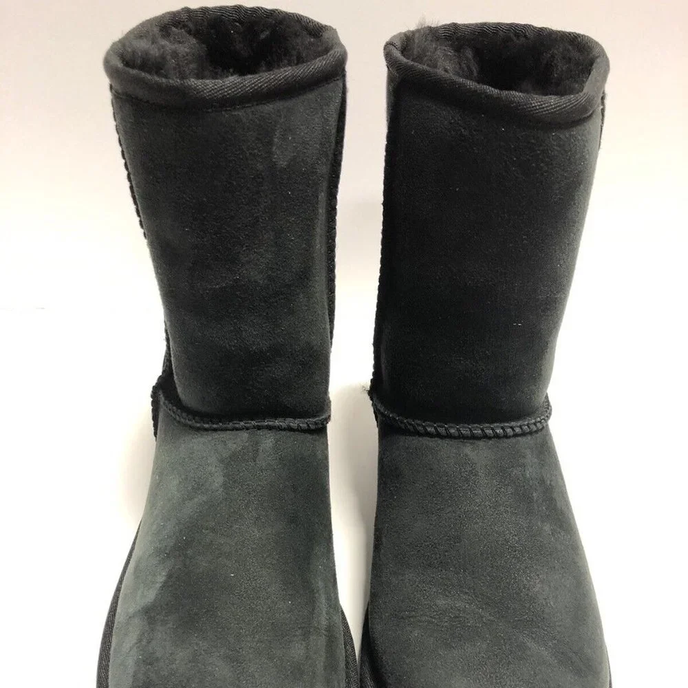 UGG Women’s Classic Short II, Black Winter Boots, Size 7M